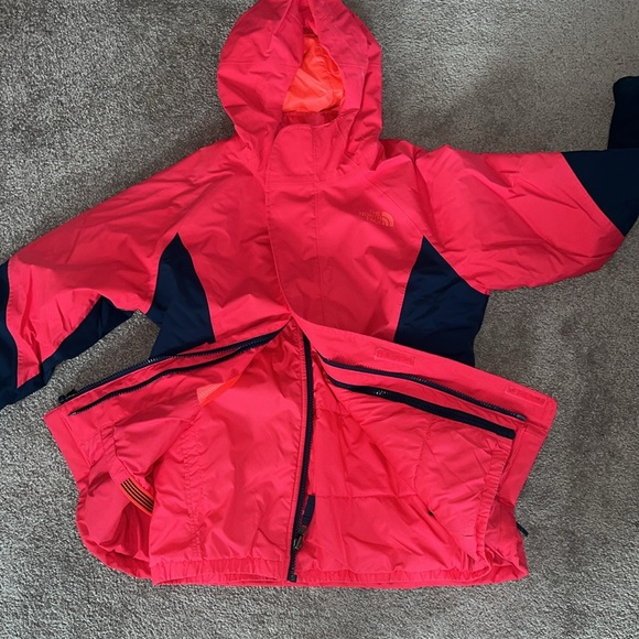 Like New-The north face Kira, 2 jackets in 1, Triclimate.  Size M.Best coat! - Picture 11 of 11